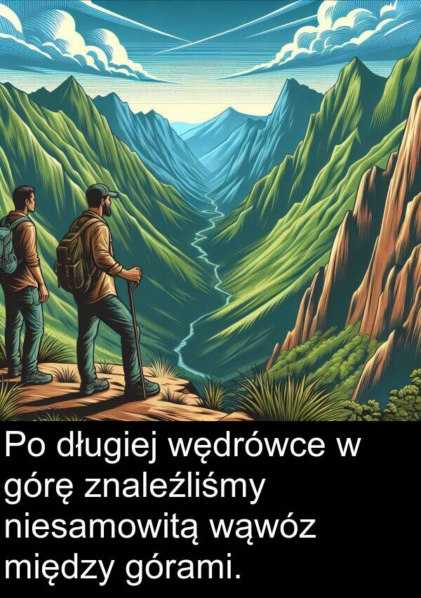 długiej: Po długiej wędrówce w górę znaleźliśmy niesamowitą wąwóz między górami.