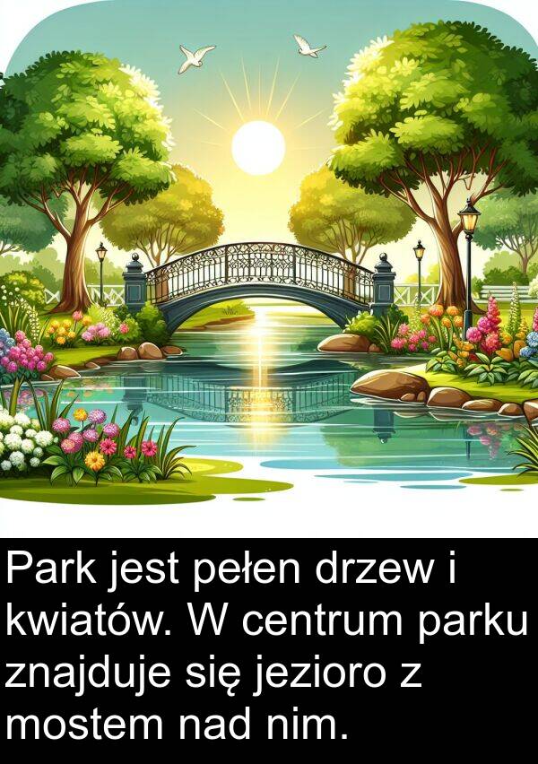 jezioro: Park jest pełen drzew i kwiatów. W centrum parku znajduje się jezioro z mostem nad nim.