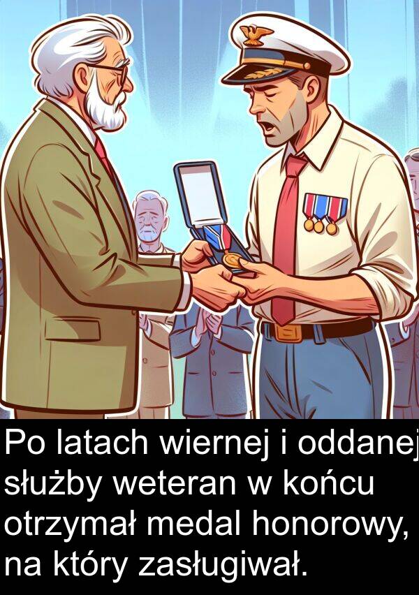 latach: Po latach wiernej i oddanej służby weteran w końcu otrzymał medal honorowy, na który zasługiwał.