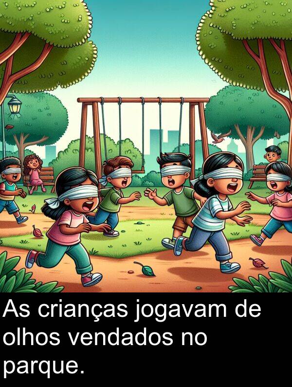 parque: As crianças jogavam de olhos vendados no parque.