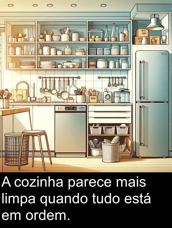 mais: A cozinha parece mais limpa quando tudo está em ordem.