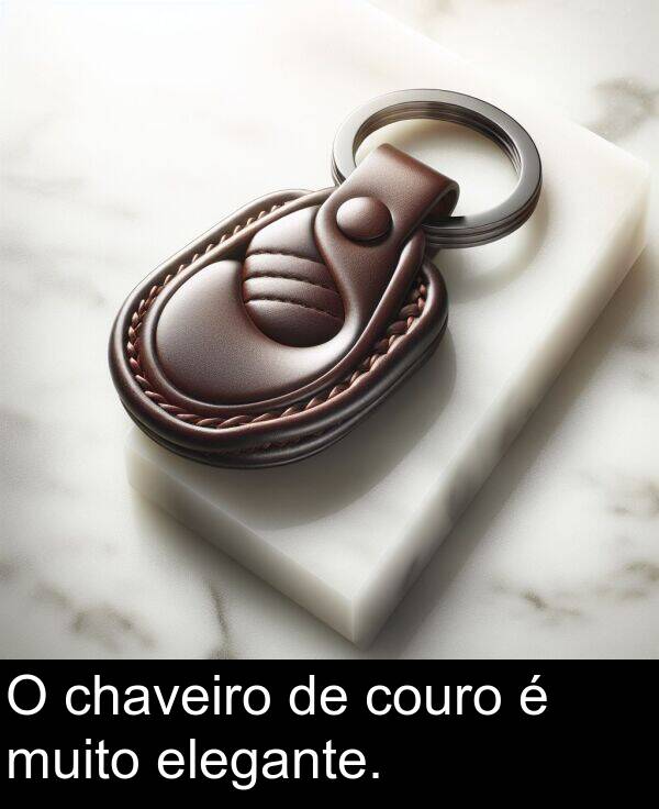 couro: O chaveiro de couro é muito elegante.