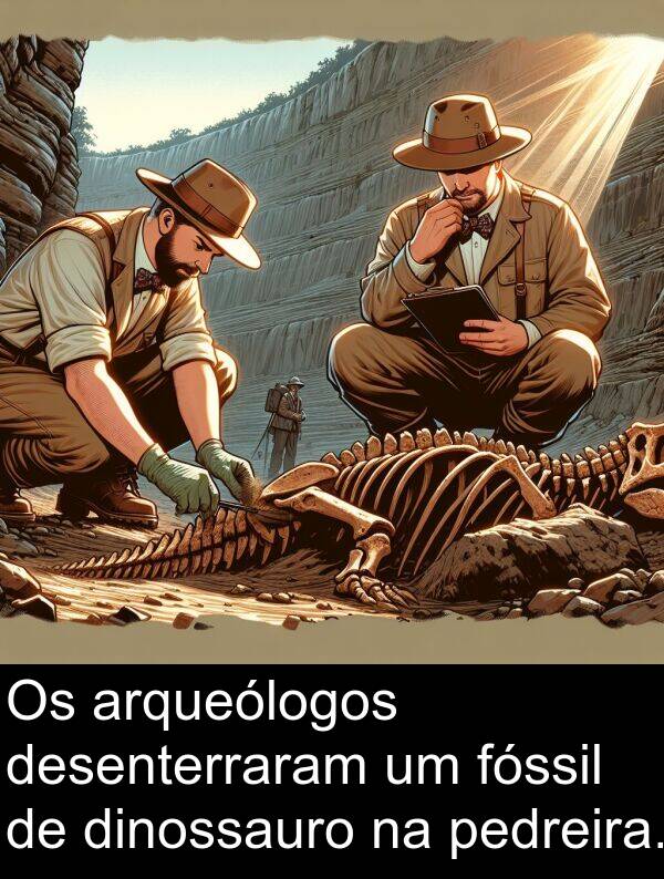 pedreira: Os arqueólogos desenterraram um fóssil de dinossauro na pedreira.