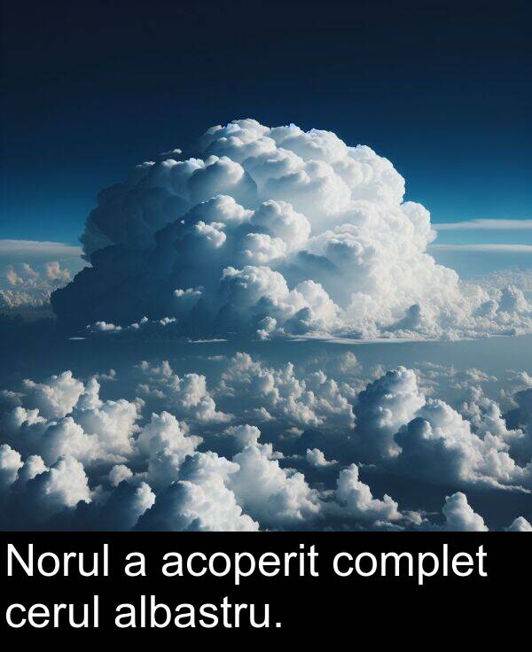 complet: Norul a acoperit complet cerul albastru.