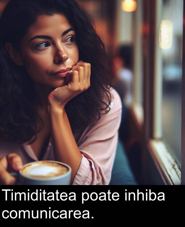 inhiba: Timiditatea poate inhiba comunicarea.