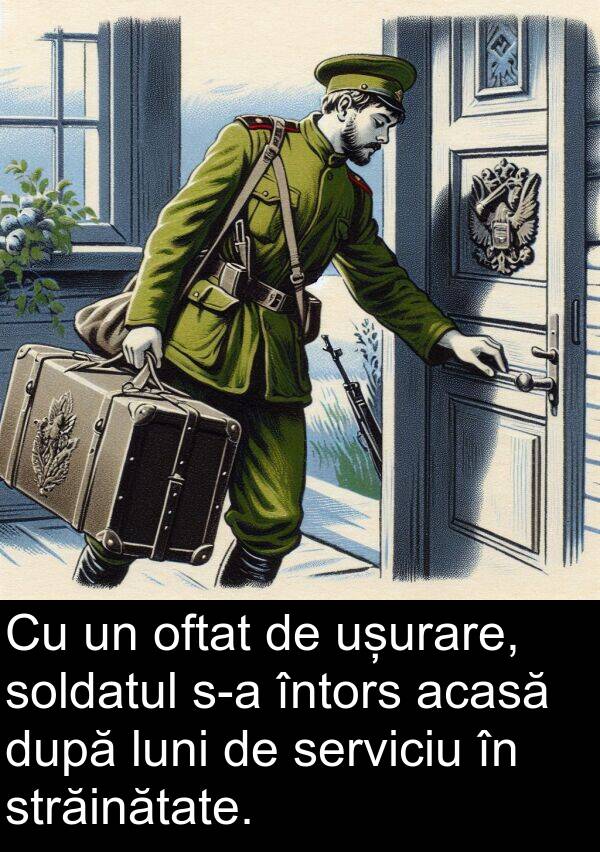 acasă: Cu un oftat de ușurare, soldatul s-a întors acasă după luni de serviciu în străinătate.