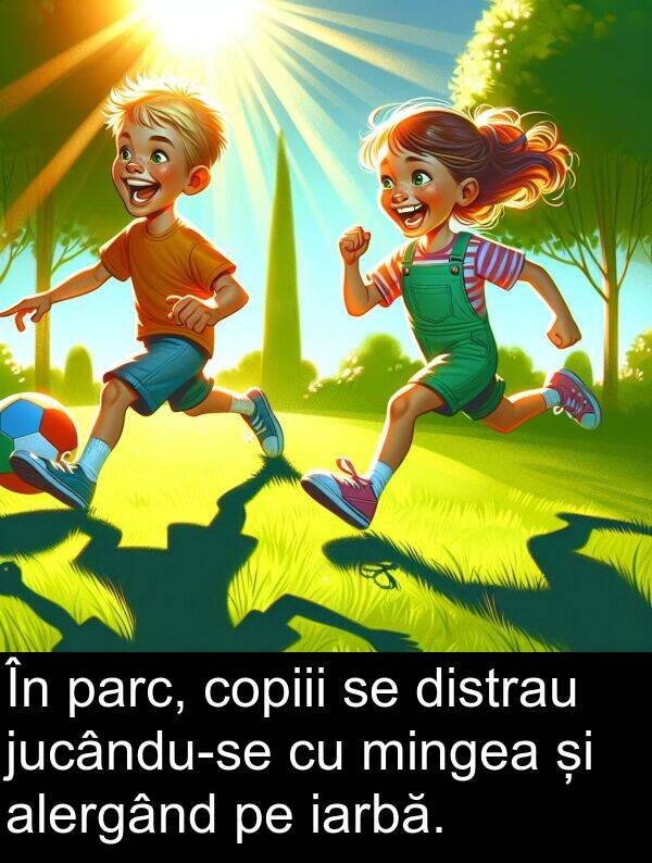 iarbă: În parc, copiii se distrau jucându-se cu mingea și alergând pe iarbă.