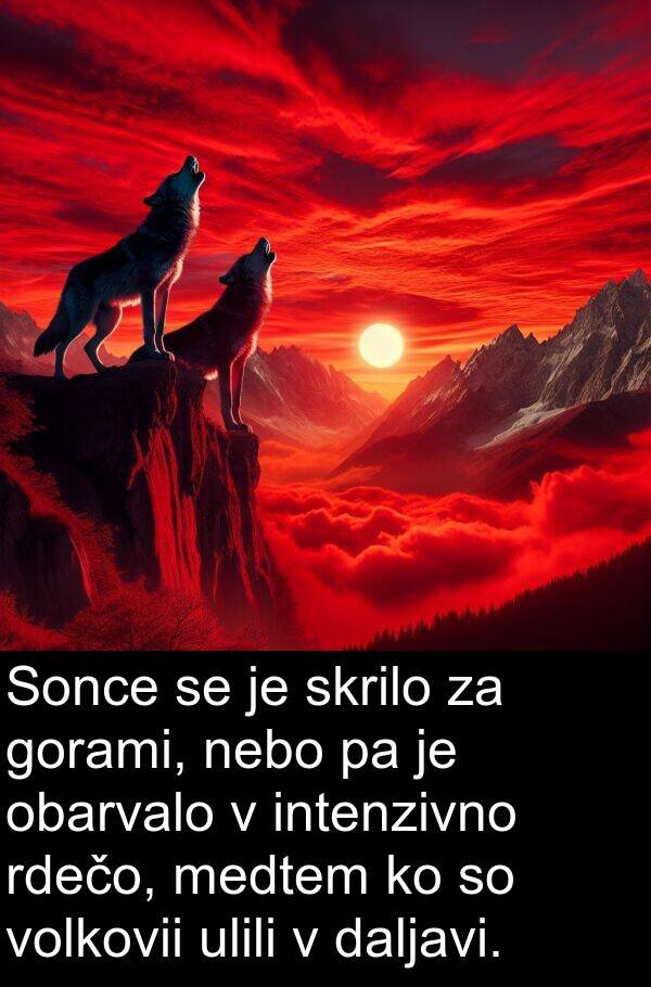 gorami: Sonce se je skrilo za gorami, nebo pa je obarvalo v intenzivno rdečo, medtem ko so volkovii ulili v daljavi.