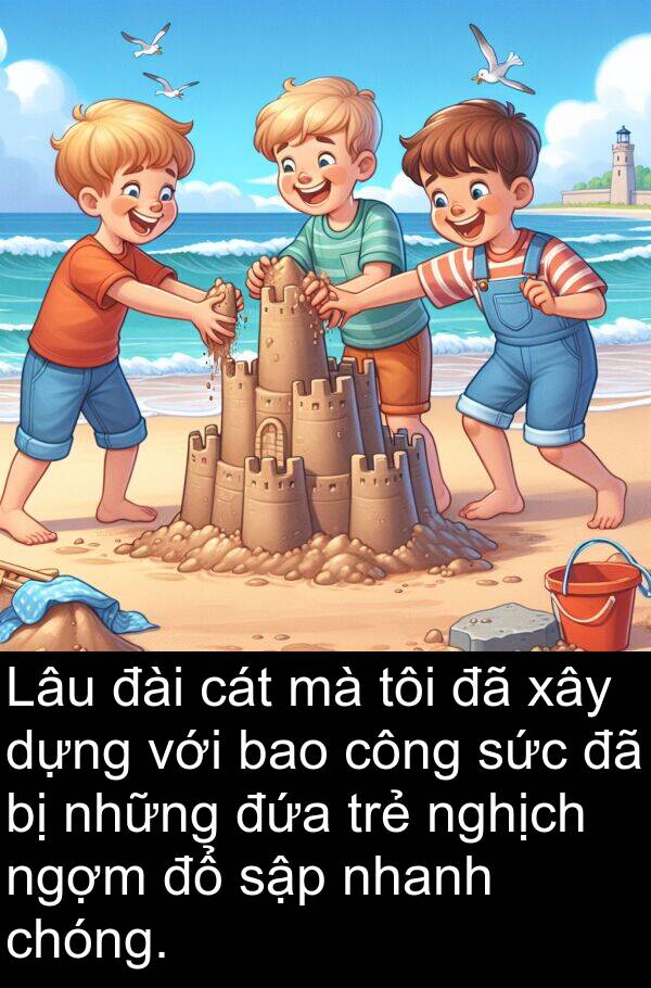 cát: Lâu đài cát mà tôi đã xây dựng với bao công sức đã bị những đứa trẻ nghịch ngợm đổ sập nhanh chóng.