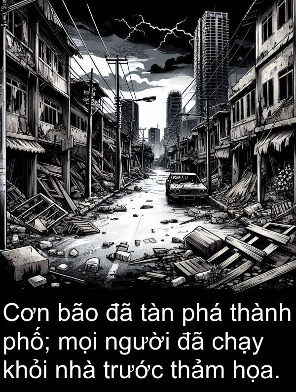 trước: Cơn bão đã tàn phá thành phố; mọi người đã chạy khỏi nhà trước thảm họa.