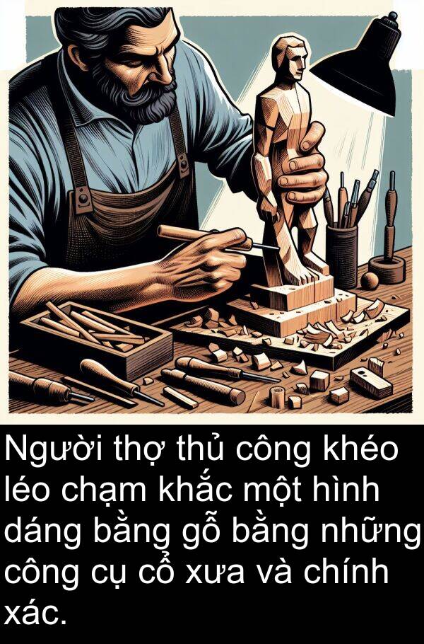 thợ: Người thợ thủ công khéo léo chạm khắc một hình dáng bằng gỗ bằng những công cụ cổ xưa và chính xác.