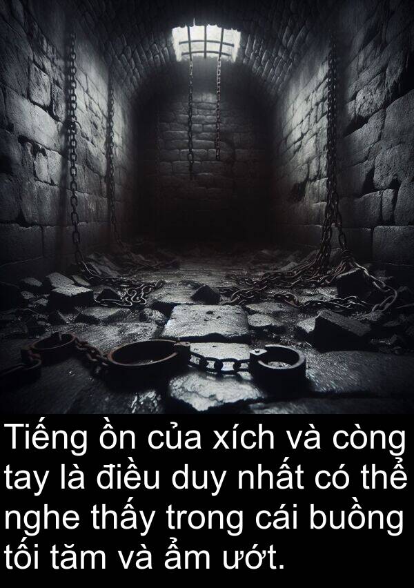 nghe: Tiếng ồn của xích và còng tay là điều duy nhất có thể nghe thấy trong cái buồng tối tăm và ẩm ướt.